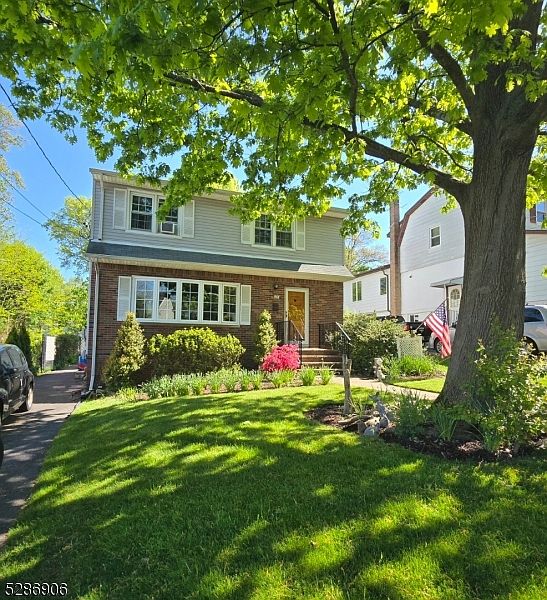 1st image of 33 Woodrow Pl