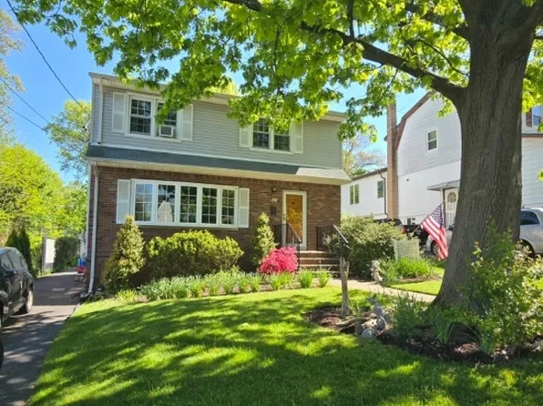 33 Woodrow Pl, West Caldwell Twp., NJ 07006