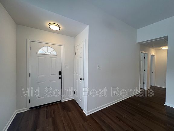 3rd image of 939 Dawn Dr