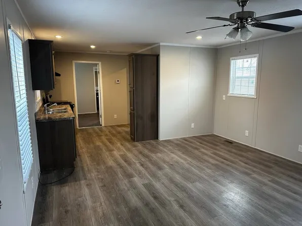 102 Gaslight Dr, Versailles, IN