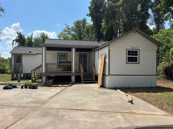 9690 Simmons Dr, Conroe, TX 77385