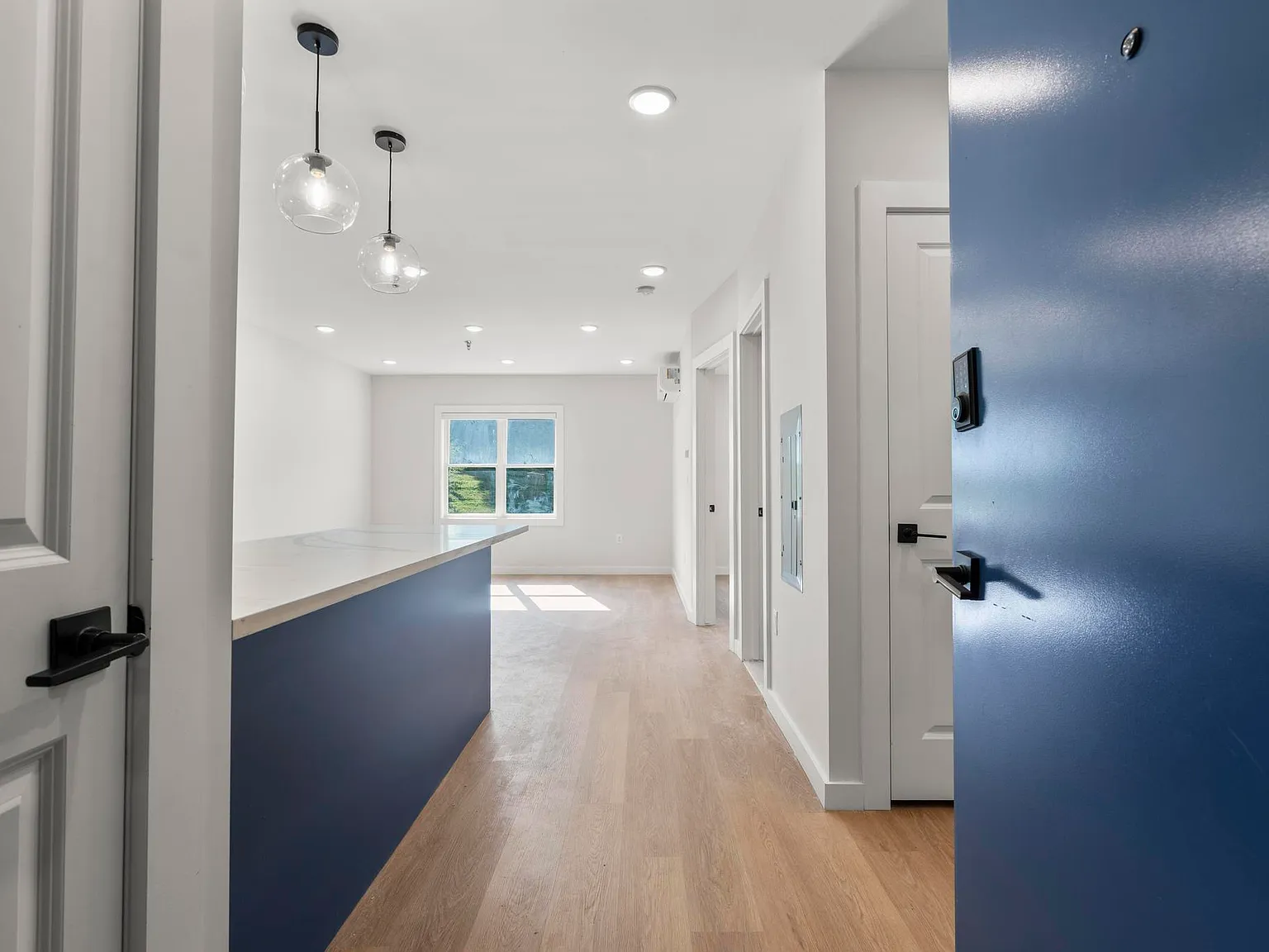 2 bed, 1111 sqft, $2,300 — Photo 3