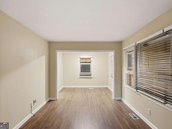 3rd image of 1877 Selwyn Dr