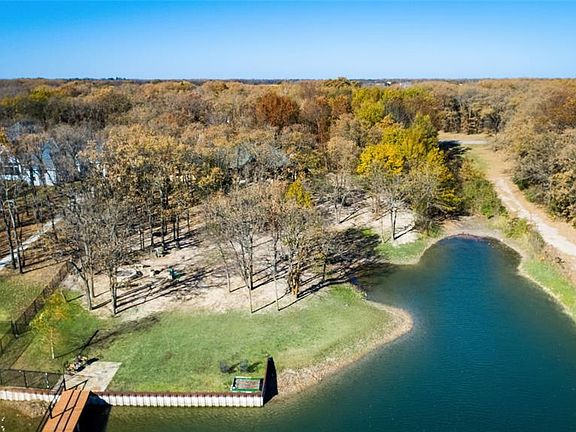 4th image of 914 Waters Edge Dr
