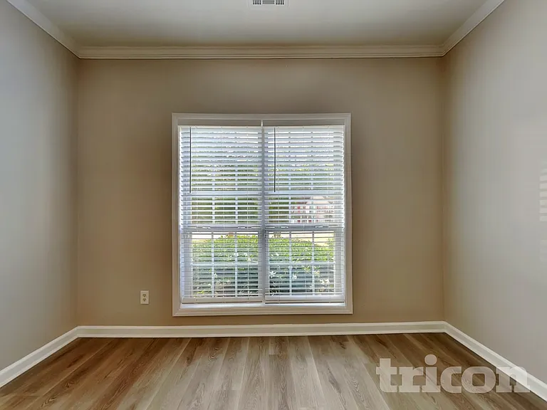 1219 Falls Creek Ct — Photo 4