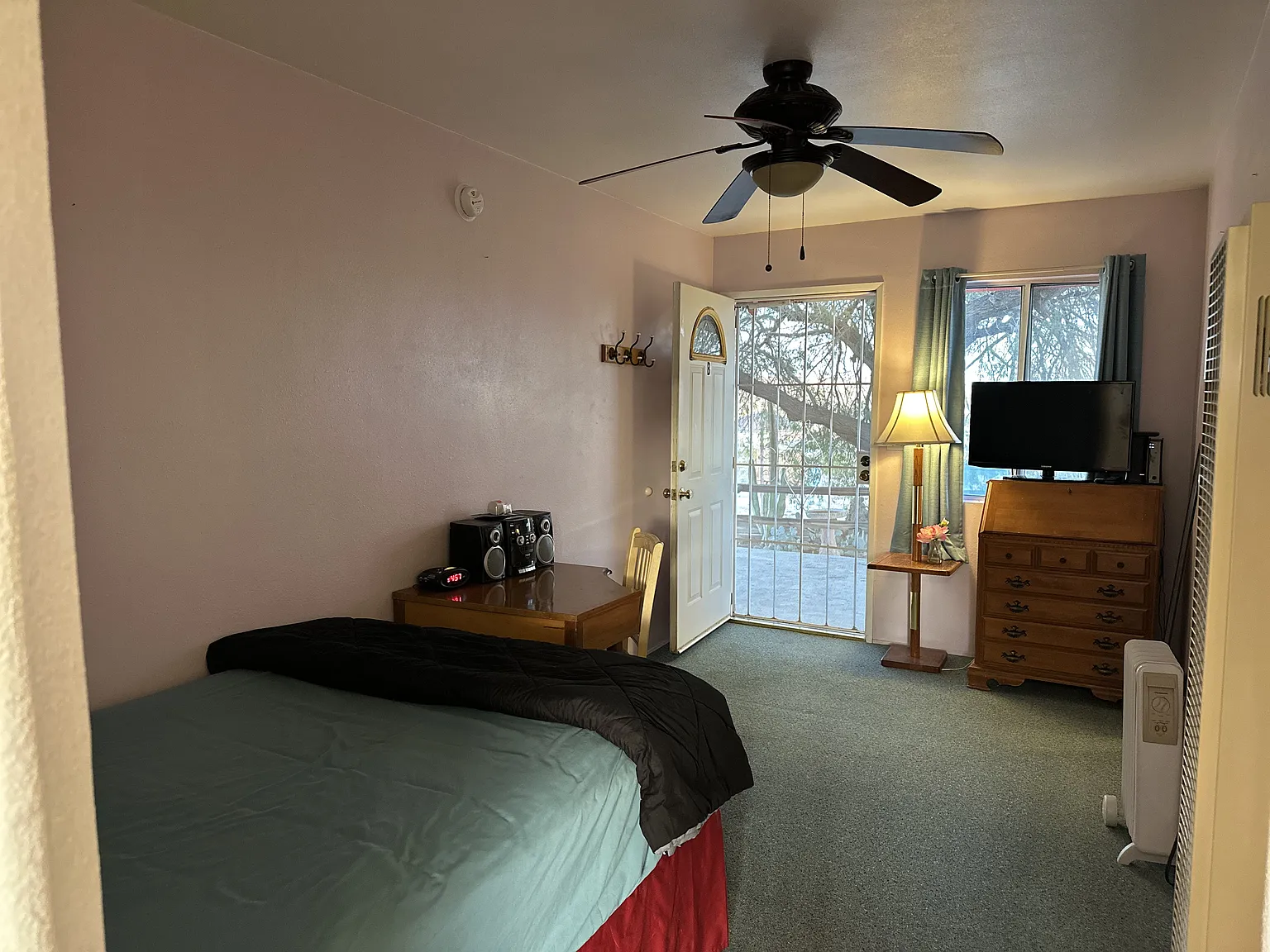 Studio, 400 sqft, $850 — Photo 1