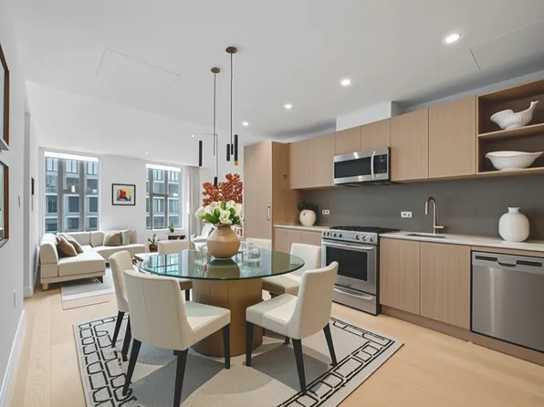 225 West 28th Street image 4 of 26