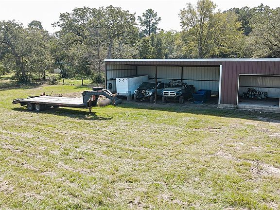 3rd image of 18603 Hickory Nut Ln