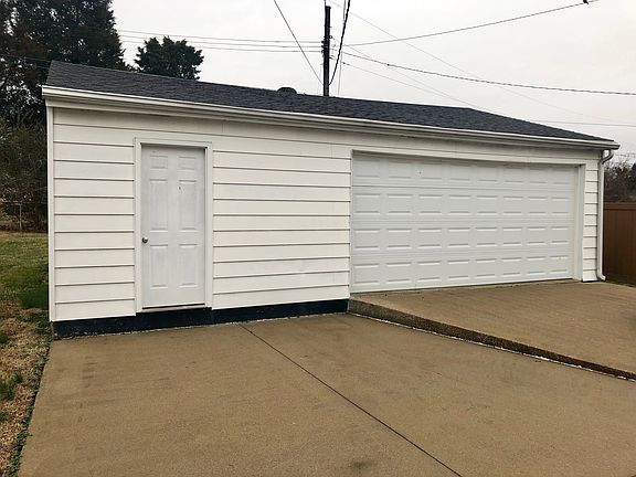 5th image of 1235 Rose Hill Dr