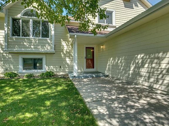 3rd image of 8919 Loch Lomond Blvd N