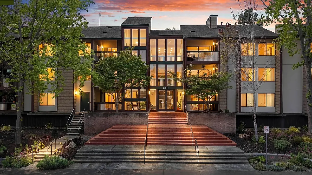 Building Photo - 2111 Latham St