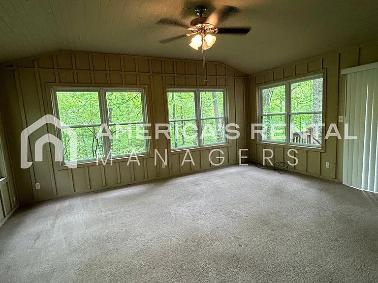211 Winterberry Ln — Photo 11