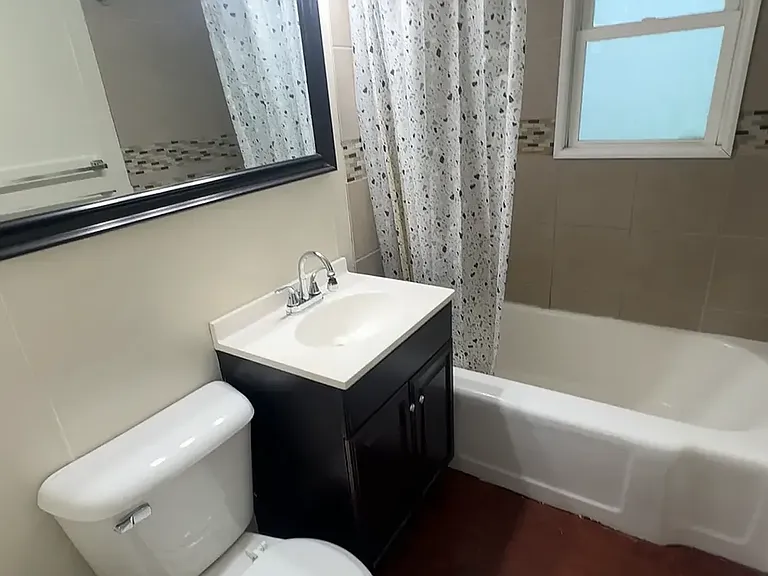824 Madeline Ln — Photo 6