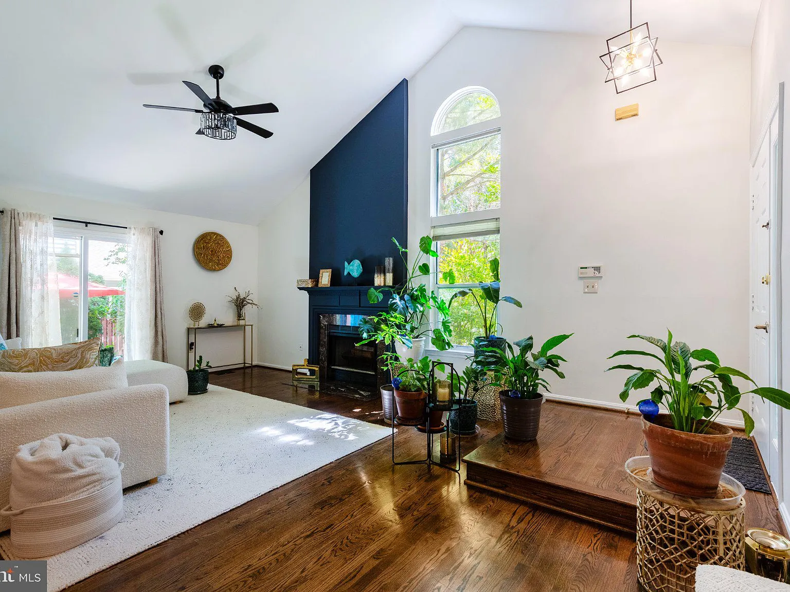 3 bed, 2.5 bath, 1670 sqft, $4,500 — Photo 3