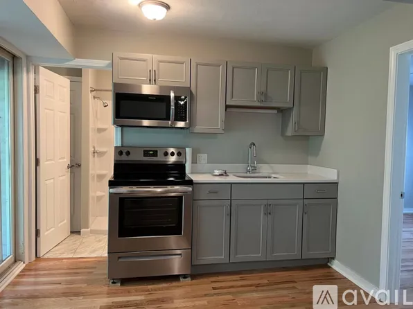 10 Riverside St #C, Portland, CT 06480