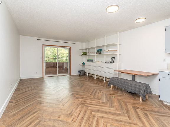 5th image of 5005 SW Mitchell St #13