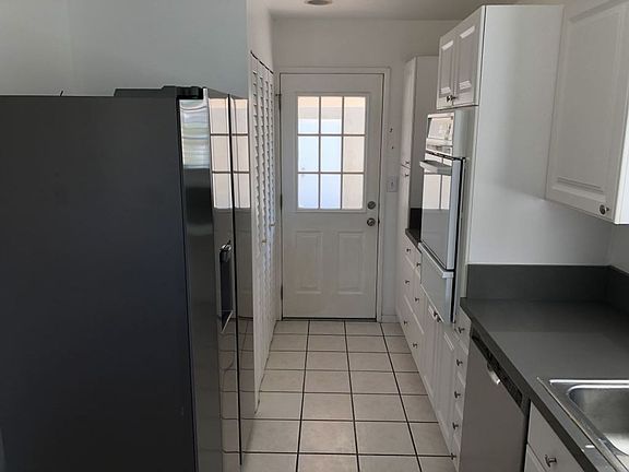 5th image of 22946 Saticoy St