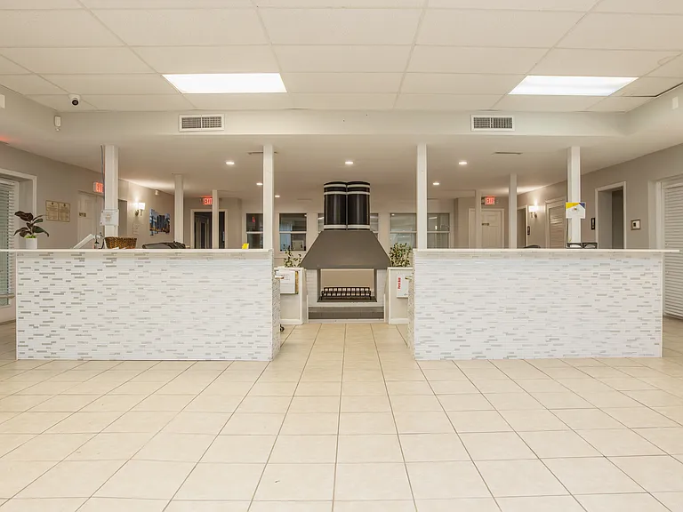 Oasis Club Apartments — Photo 13
