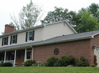 8135 Whistler Dr, Roanoke, VA 24018