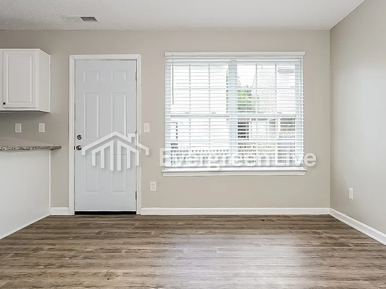 450 Kara Ln — Photo 8