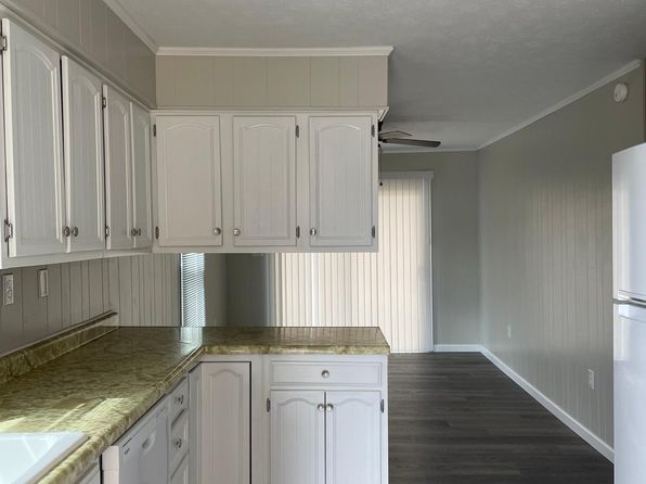 630 Carlock Ave #E, Harriman, TN 37748