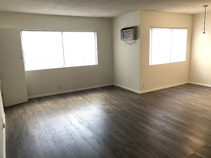 714 N West Knoll Dr #4 — Photo 4