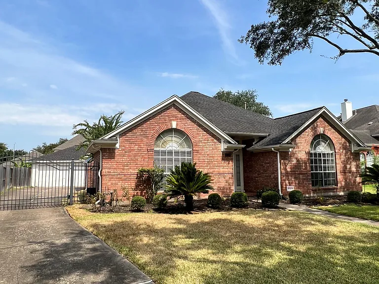 1718 Berkoff Dr — Photo 2