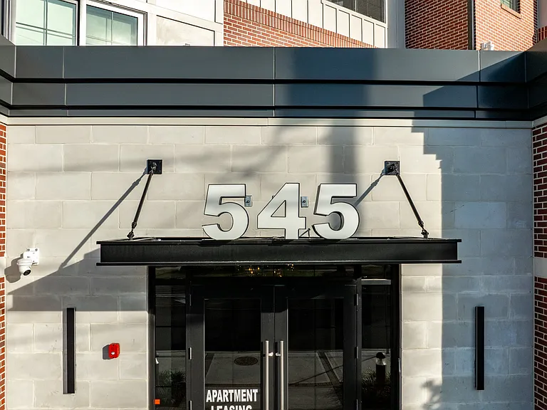 The 545 at Livingston — Photo 44