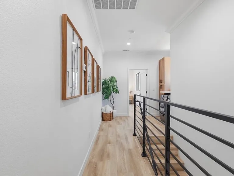 4421 Phelan Ave — Photo 24