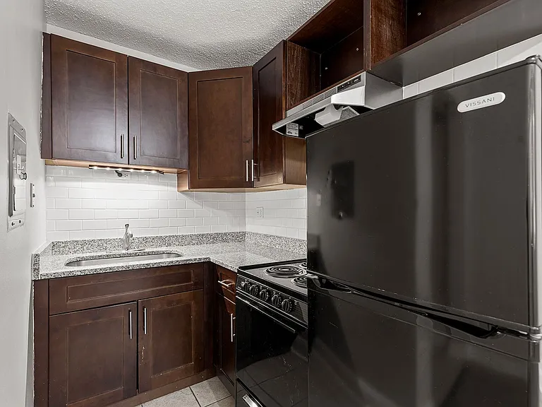The Legacy HB at Clarendon Park — Photo 19