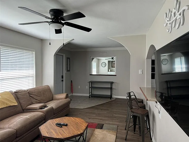 2811 Poinciana Ct — Photo 3
