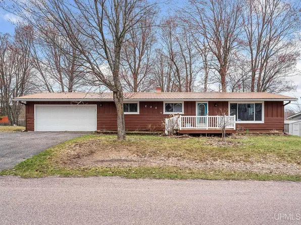 235 S Rose St, Ishpeming, MI 49849