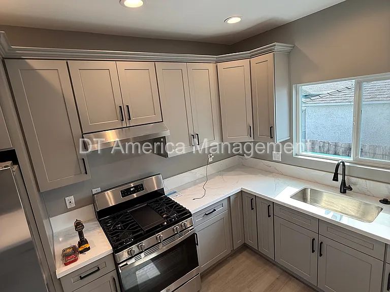 5484 Timothy Dr — Photo 10