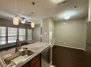 4800 W Lovers Ln APT 303, Dallas, TX 75209