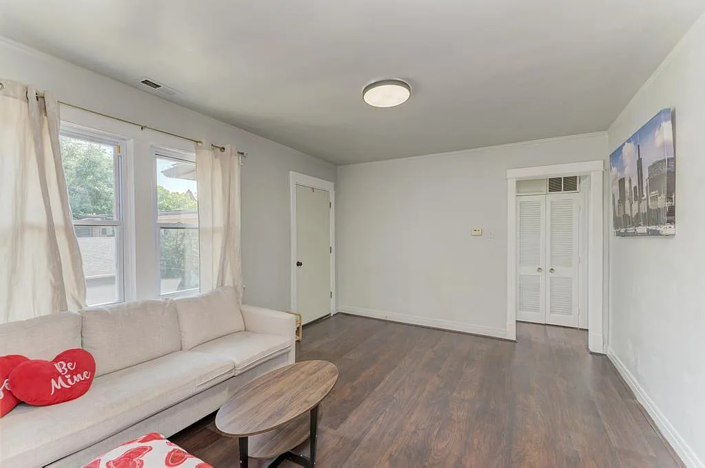 2 bed, 900 sqft, $2,000 — Photo 3