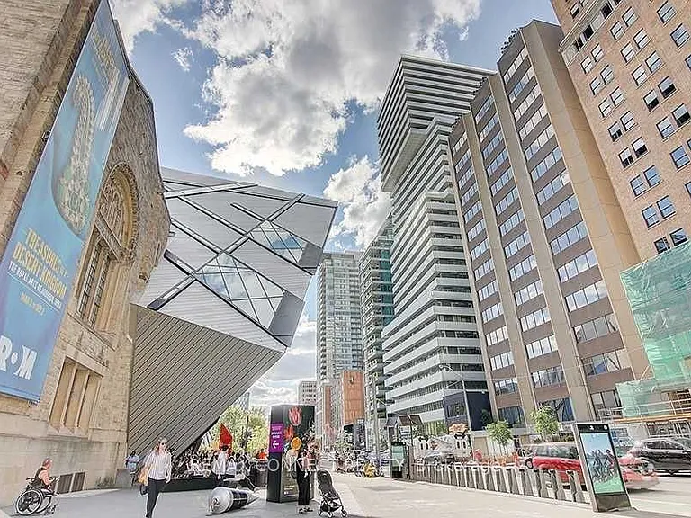 200 Bloor St W #2009 — Photo 2