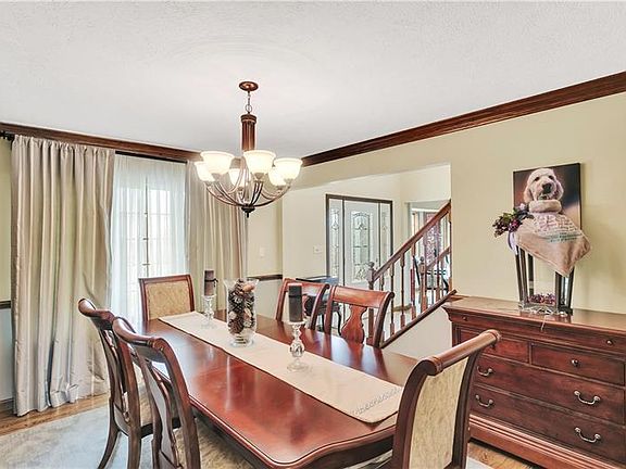 4th image of 616 Meadowridge Dr