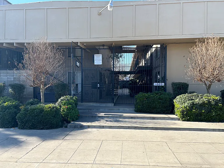 Glenn Apartments — Photo 1