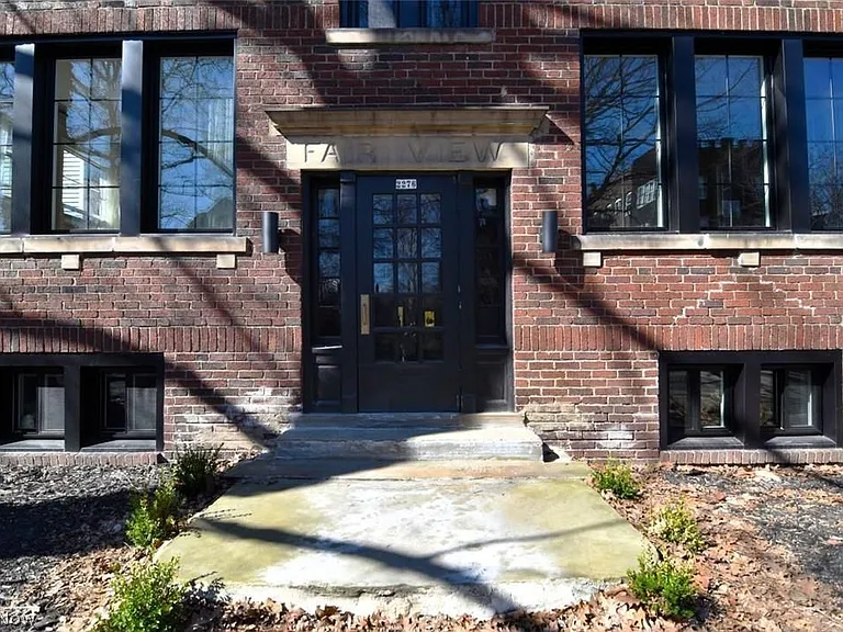 Grandview Ave — Photo 2