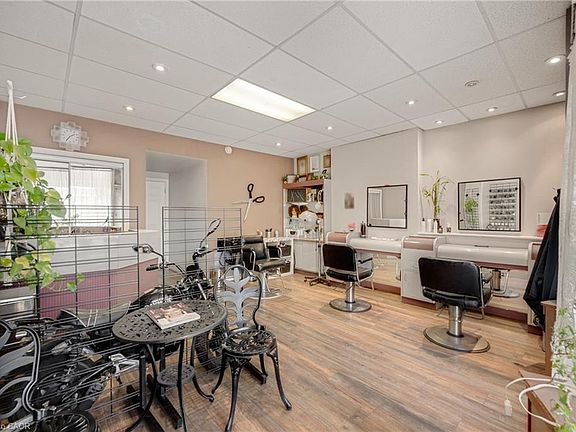 5th image of 466 Cannon St E