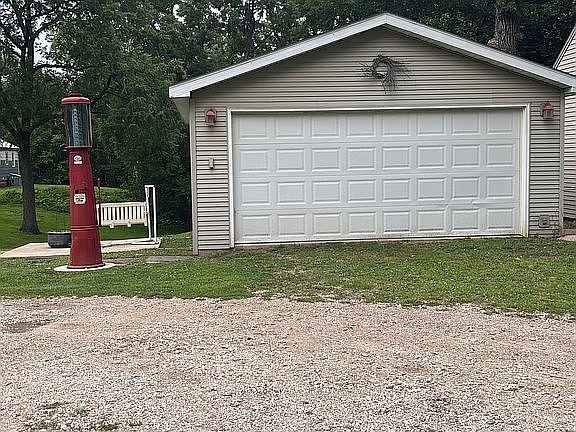 Unattached insulated garage