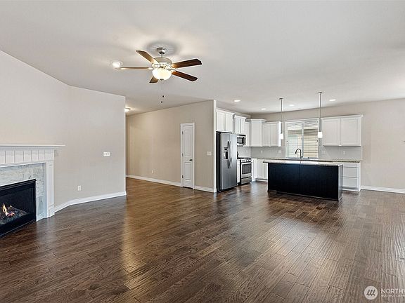 4th image of 701 182nd Street E