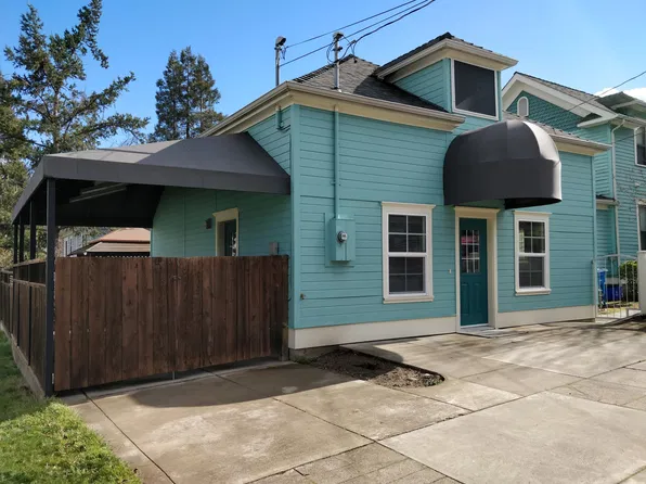 136 N Laurel St, Ashland, OR 97520