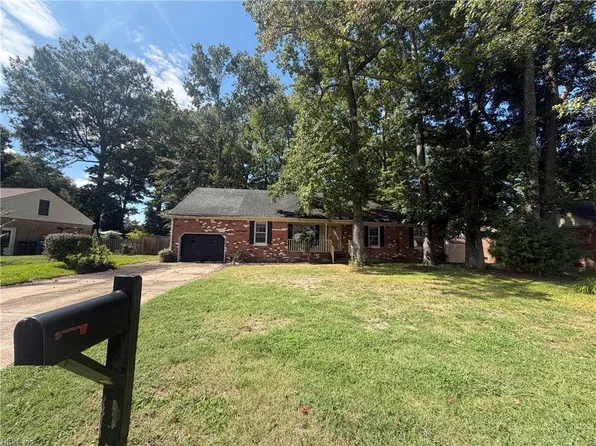 620 Emerald Ct, Chesapeake, VA 23320