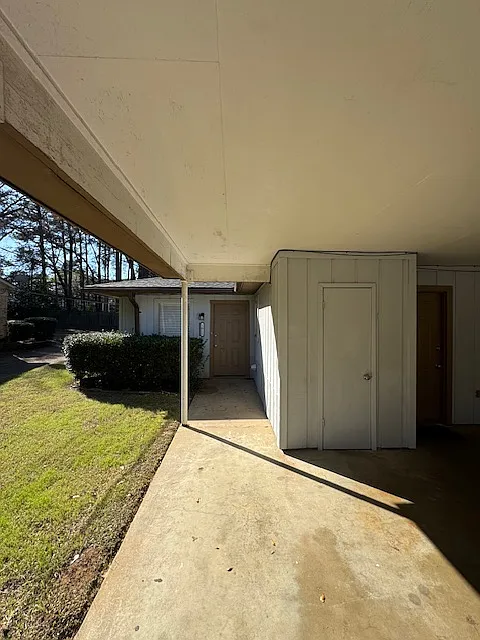 1611 Hughey Dr