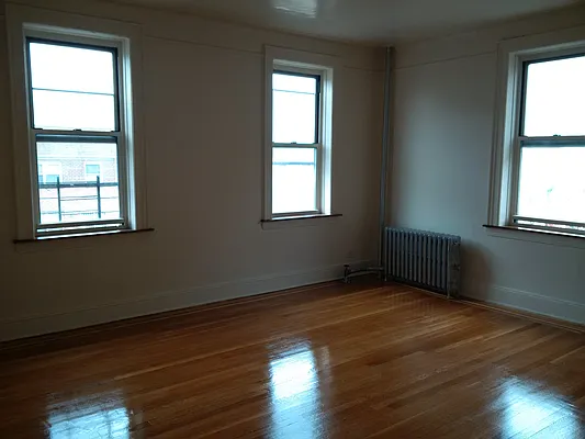 Rented by Halvatzis Realty | media 3