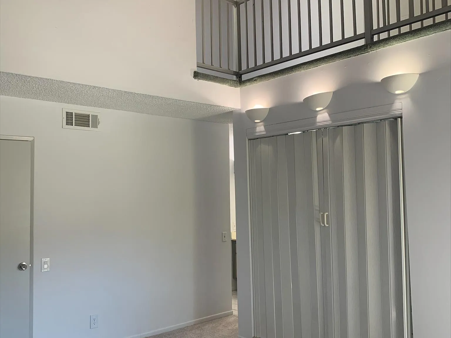 10933 Wellworth Ave — Photo 4