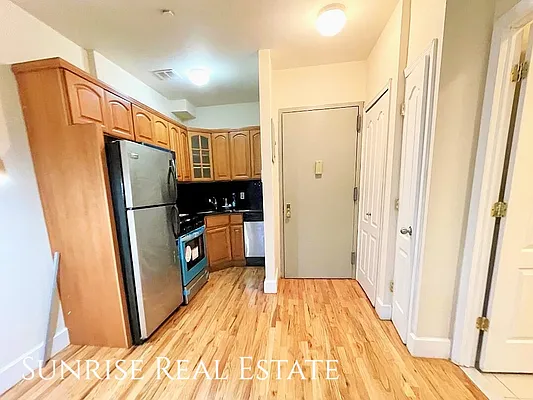 Rented by Sunrise Real Estate | media 12