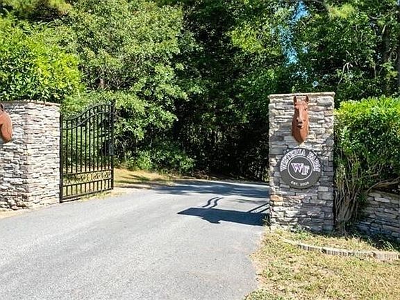 3rd image of 3055A Spring Hill Dr