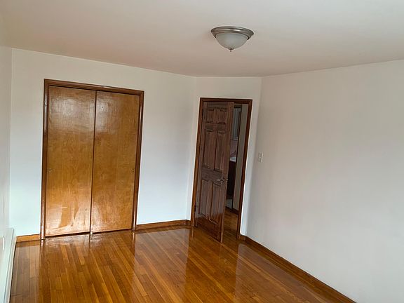 Master bedroom (angle 1)
